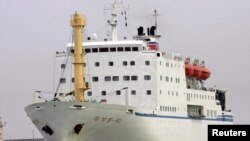 지난 2005년 북한 만경봉호가 일본 니가타항에 입항하고 있다. (자료사진)