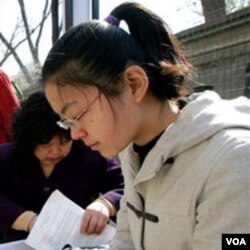 Seorang mahasiswa asal Tiongkok di sebuah perguruan tinggi di Amerika.