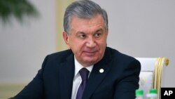 រូបឯកសារ៖ នៅ​ក្នុង​រូបថត​កាល​ពី​ថ្ងៃទី១១ ខែតុលា ឆ្នាំ២០១៩ នេះ បង្ហាញ​ពី​ប្រធានាធិបតី​​​អ៊ូសបេគីស្ថាន លោក Shavkat Mirziyoyev ចូលរួម​ក្នុង​កិច្ចប្រជុំ​មួយ​នៅ​ទីក្រុង Ashgabat ប្រទេសតួកម៉េនីស្ថាន។
