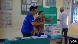 កម្រង​រូបភាព៖ ការ​បោះឆ្នោត​ជ្រើសរើស​ក្រុមប្រឹក្សា​រាជធានី​ខេត្ត​-ក្រុង​ស្រុក​ខណ្ឌ​​ចាប់​ផ្តើម​ ​ដោយ​បក្ស​កាន់​អំណាច​រំពឹង​ថា​​នឹង​ឈ្នះ​អាសនៈ​ស្ទើរ​ទាំងអស់