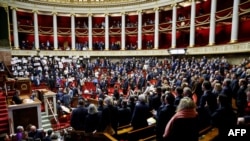 法国国会2023年12月19日通过了一项具有争议性的收紧移民政策的法案。（法新社）