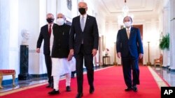 ប្រធានាធិបតី​សហរដ្ឋ​អាមេរិក​លោក Joe Biden ដើរ​ជាមួយ​​មេដឹកនាំ​នៃ​ប្រទេស​ឥណ្ឌា ជប៉ុន និង​អូស្ត្រាលី​​ទៅ​កាន់​​​កិច្ចប្រជុំ​ក្រុម​ប្រទេស Quad នៅ​សេតវិមាន​ កាល​ពី​ថ្ងៃ​ទី​២៤ ខែ​កញ្ញា ឆ្នាំ​២០២១។