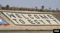 Le canal de Suez en Egypte, le 1 juin 2015. (Heather Mudock/VOA)