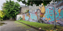 Mural di dinding salah satu kampus di Yogyakarta. (Foto: VOA/Nurhadi)
