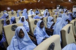 Para pelajar putri yang diculik oleh kelompok bersenjata dari sekolah mereka di Jangebe, pekan lalu terlihat di Gusau, Nigeria utara, Selasa, 2 Maret 2021.