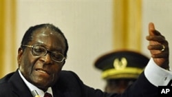 Zimbabwean president Robert Mugabe delivers a speech during the closing ceremony of the 30th Southern African Development Community (SADC) summit in Windhoek, Namibia, 17 Aug 2010