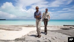 President Barack Obama and Marine National Monuments Superintendent Matt Brown visit Turtle Beach during a tour of Midway Atoll in the Papahanaumokuakea Marine National Monument, Northwestern Hawaiian Islands, Sept. 1, 2016. 