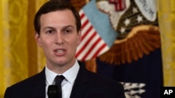 Savetnik Bele kuće Džered Kušner u istočnoj sobi Bele kuće 18. maja 2108. 