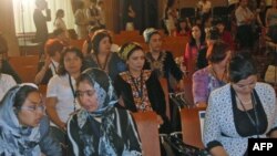 Bishkekda 100 ga yaqin faol ayollar uch kunlik anjumanga yig'ilgan