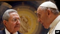 Pope Francis meets Cuban President Raul Castro during a private audience at the Vatican, May 10, 2015.