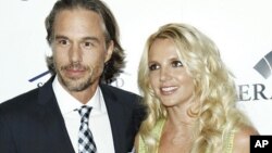 Singer Britney Spears, right, and Jason Trawick (file photo)