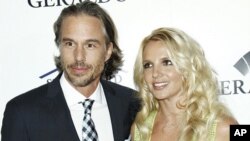 Singer Britney Spears, right, and Jason Trawick (file photo)