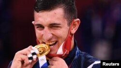 21 წლის ლაშა ბექაური ოლიმპიური ოქროს მედლით