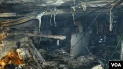 Kafe internet di provinsi Guizhou setelah terkena ledakan Sabtu malam waktu setempat.