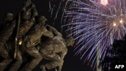 Birləşmiş Ştatların şərq sahillərində müstəqillik günü tədbirləri ateşfəşanlıq nümayişi ilə başa çatdı