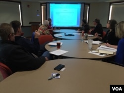 Members of the group Fort Wayne for Syrian Refugees meet to discuss strategy. (C. Presutti/VOA)