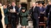 Ratu Elizabeth Inggris, didampingi Pangeran Andrew, Duke of York, menghadiri upacara syukuran mendiang Pangeran Philip, Duke of Edinburgh, di Westminster Abbey di London, Inggris, 29 Maret 2022. Richard Pohle/Pool via REUTERS