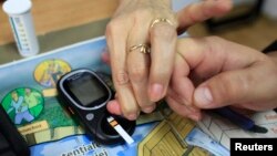 តើ​បញ្ហា​អ្វីខ្លះ​នឹង​កើត​មាន​ចំពោះ​អ្នក​កើត​ជំងឺ​ទឹកនោម​ផ្អែម?​ តើ​ត្រូវ​ការពារ​ដូចម្តេច​ខ្លះ​ដើម្បី​កុំឲ្យ​កើត​ជំងឺ​នេះ?​