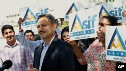 Dr. Asif Mahmood, a physician who came to the U.S. from Pakistan, announces he is joining the 2018 race for California's lieutenant governor in front of the downtown federal building that houses a U.S. Immigration and Customs Enforcement field office in Los Angeles, March 29, 2017.
