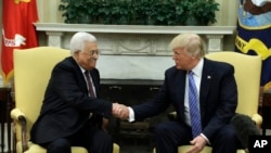  Donald Trump et Mahmoud Abbas, bureau ovale, la Maison Blanche, Washington, le 3 mai 2017. 