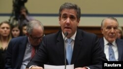 Mantan Pengacara Presiden Trump, Michael Cohen, membacakan pernyataannya di gedung Capitol, Washington D.C., 27 Februari 2019.