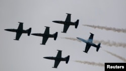 ARCHIVES - Des jets Aero L-39 Albatros lors d'un vol de démonstration à l'extérieur de Moscou, le 31 août 2013.