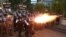 香港警察2019年6月12日向反对立法会逃犯条例修订案二读的抗议者发射催泪弹。