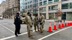 Tentara Garda Nasional mengamankan jalan-jalan di Washington DC menjelang acara pelantikan Presiden.