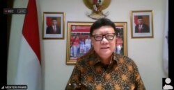 Menteri Pendayagunaan Aparatur Negara dan Reformasi Birokrasi Tjahjo Kumolo. (Foto: Tangkapan layar/Petrus Riski/VOA).