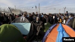 Yan Gudun Hijira a bakin iyakar Girka. 