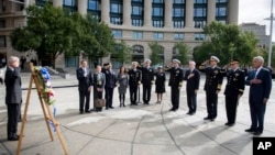 Secretary of Defense, Chuck Hagel (R), Gen. Martin E. Dempsey, Chairman of the Joint Chiefs of Staff, Adm. Jonathan Greenert, Chief of Naval Operations, Ray Mabus, Secretary of the Navy, and Adm. James A. Winnefeld Jr., Vice Chairman of the Joint Chiefs of Staff, render honors during a wreath laying ceremony at the U.S. Navy Memorial in Washington, D.C., Sept. 17, 2013.
