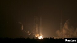 Long March-7 rocket carrying Tianzhou-1 cargo spacecraft lifts off from the launching pad in Wenchang, Hainan province, China, April 20, 2017. 