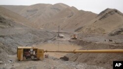 تخار کې د سرو زرو د کان د استخراج چارې پیل شوې