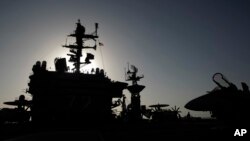 "Avraam Linkoln" avianosetsi