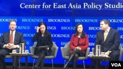 13일 브루킹스 연구소에서 열린 토론회에 참석한 미국의 한반도 전문가들. 왼쪽부터 브루스 클링너 헤리티지 선임연구원, 정 박 브루킹스 연구소 한국 석좌, 수미 테리 CSIS 한국 석좌, 아브라함 덴마크 우드로 윌슨센터 아시아 국장. 
