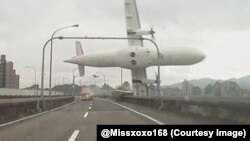 Gambar kamera yang menangkap pesawat TransAsia sebelum jatuh. 