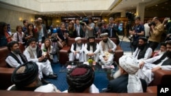 Delegasi Taliban saat memberikan keterangan kepada media di Moskow, Rusia, 28 Mei 2019. (Foto: dok).