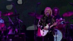 Guitarist Joe Walsh, Friends Stage VetsAid Concert