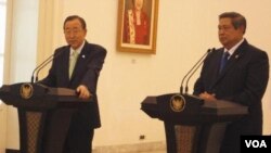 Sekretaris Jenderal PBB, Ban Ki-Moon, didampingi Presiden Susilo Bambang Yudhoyono, di Istana Bogor, Selasa (20/3).