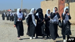 پوهنې نړیواله ورځ په داسې حال کې نمانځل کیږي چې ۱۲۲۵ ورځې کیږي طالبانو شپږم ټولګي څخه په پورته ټولګیو کې او ۷۶۵ ورځې کیږي چې پوهنتونونو کې یې ښځو او نجونو پر زده کړو بندیز لګولی دی.