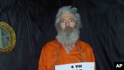 Foto Robert Levinson ini diterima oleh keluarganya bulan April 2011 (Foto: dok). Levinson, mantan agen FBI dilaporkan menghilang bulan Maret 2007 saat mengunjungi pulau Kish di Iran.