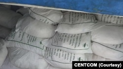 মাছ ধরার জাহাজে পাওয়া গেছে অ্যামোনিয়াম পারক্লোরেটের বস্তা; ওমান উপসাগরে যুক্তরাষ্ট্রের নৌবাহিনী এই জাহাজকে আটকেছে। ফাইল ফটোঃ নভেম্বর, ২০২২।