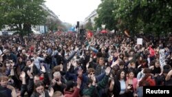 프랑스 수도 파리에서 1일 노동절을 맞아 연금 개혁 항의 시위가 진행되고 있다.