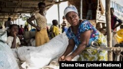 An Ivorian refugee woman in Liberia prepares her luggage ahead of repatriation.