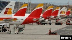 Des avions de la compagnie aérienne espagnole Iberia , Madrid, Espagne, 9 mars 2016