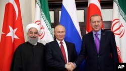 ირანის პრეზიდენტი ჰასან როჰანი, რუსეთის პრეზიდენტი ვლადიმირ პუტინი და თურქეთის პრეზიდენტი რეჯეპ ტაიპ ერდოღანი