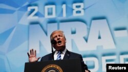 Presiden Donald Trump berpidato dalam Konvensi Persatuan Senapan Nasional di Dallas, Texas, 4 Mei 2018.
