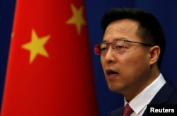 中国外交部发言人赵立坚在例行记者会上。（2020年4月8日）