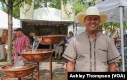 Fountain maker Roberto Marquez, from Tuscon Arizona, sets up shop in Santa Fe Plaza.