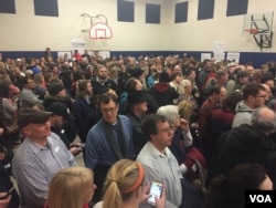 2016年 2月1日爱奥华州得梅因市第41选举小区党团会议选举。（美国之音龚小夏拍摄）